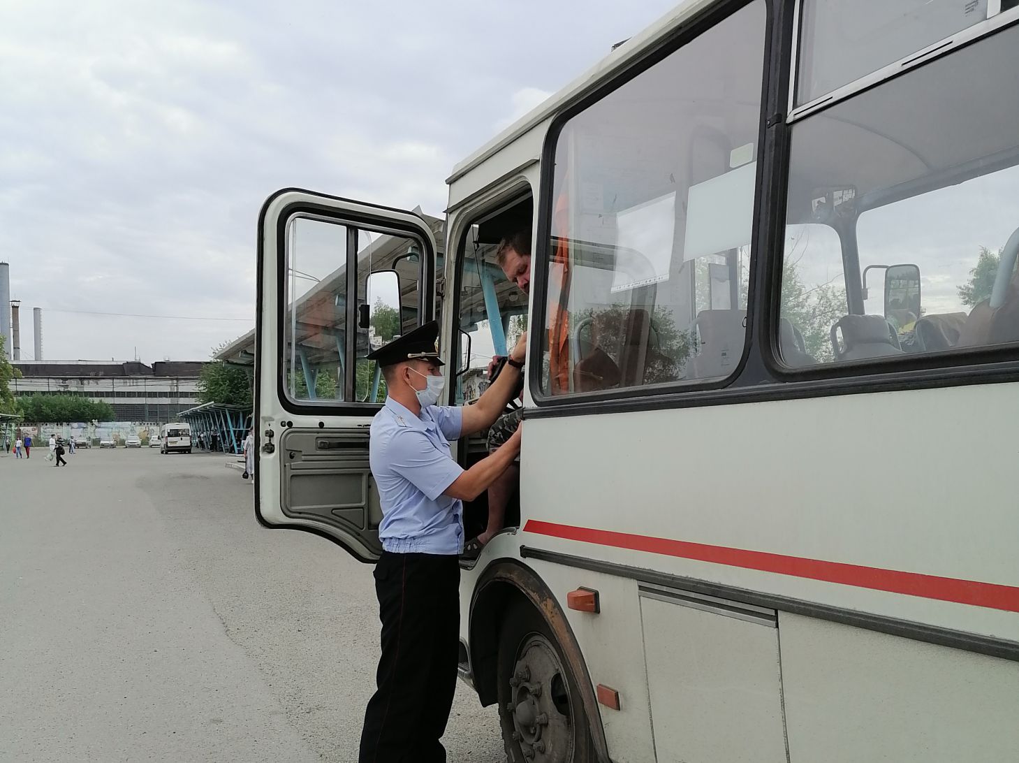 В Серове ГИБДД проверяла автобусы | 30.06.2021 | Серов - БезФормата