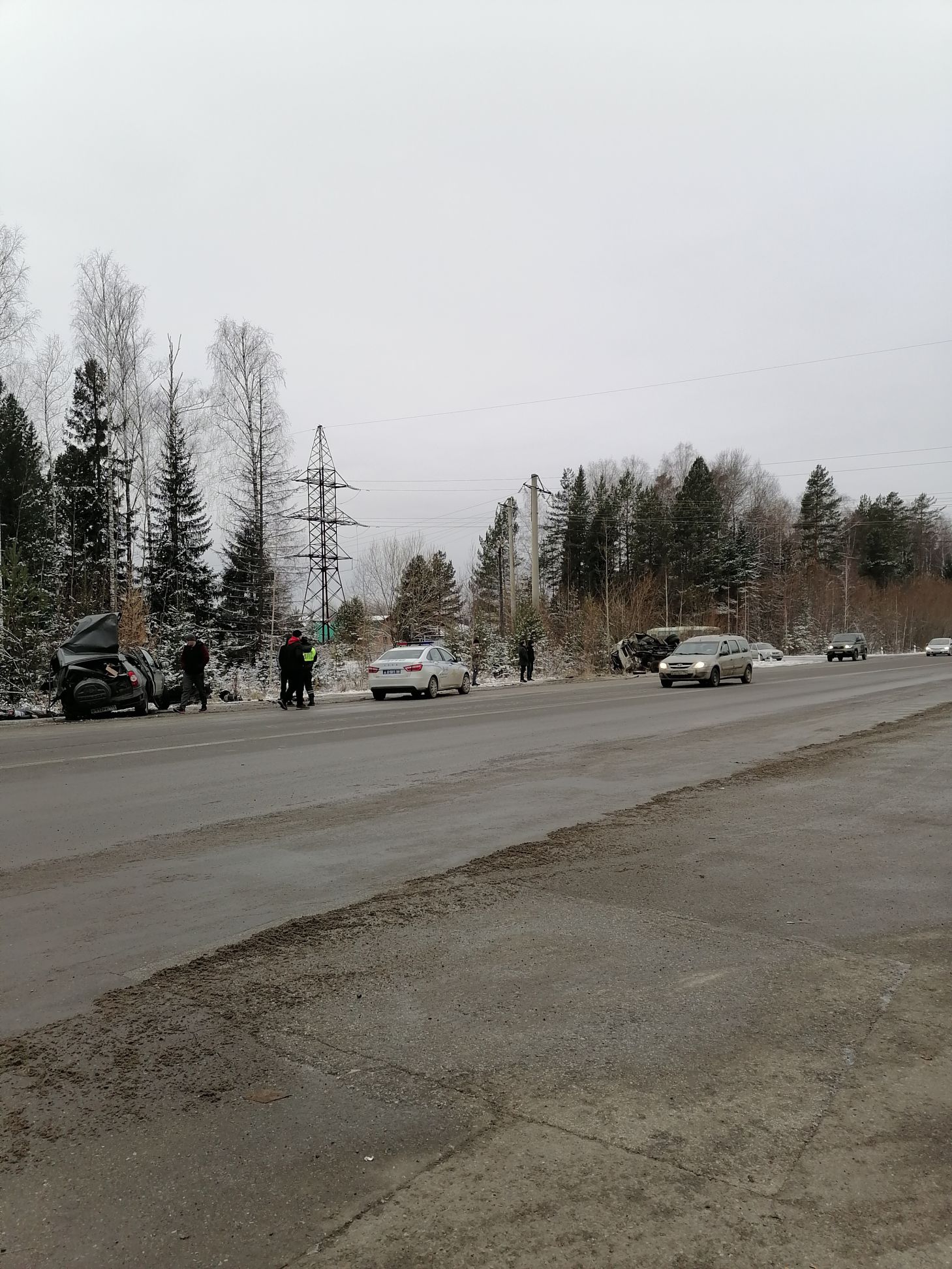 Под Серовом произошло ДТП с участием трех автомобилей. Один из водителей  погиб | 27.10.2021 | Серов - БезФормата