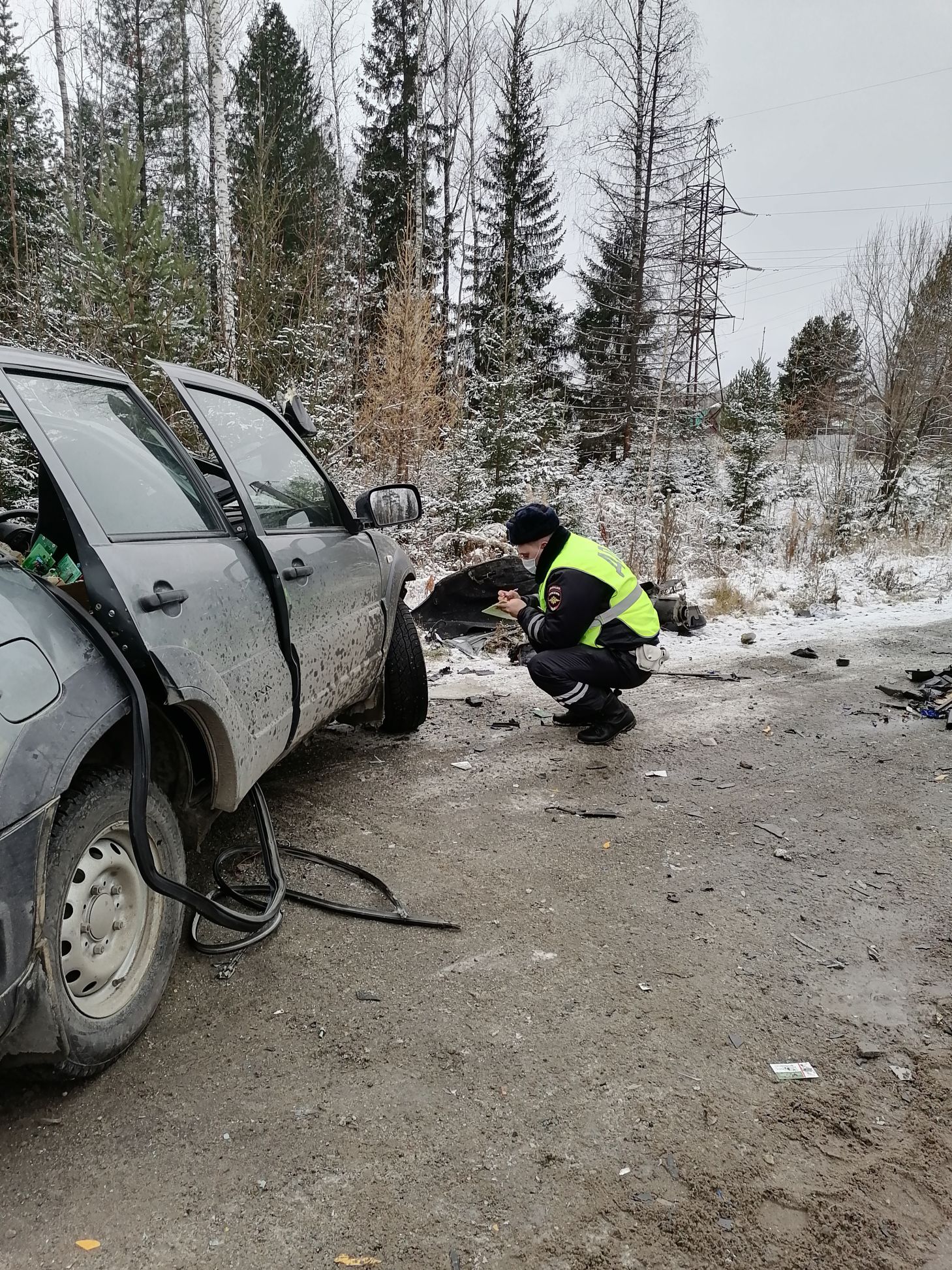 Под Серовом произошло ДТП с участием трех автомобилей. Один из водителей  погиб | 27.10.2021 | Серов - БезФормата