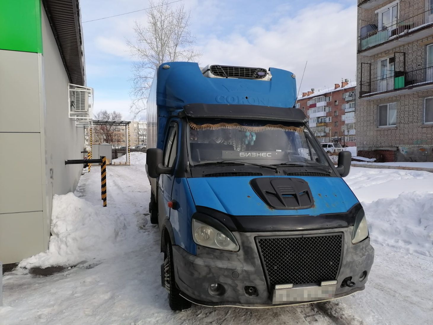 В Серове во дворе дома под «Газель» попал пенсионер | СЕРОВСКИЙ РАБОЧИЙ –  газета с вековой историей